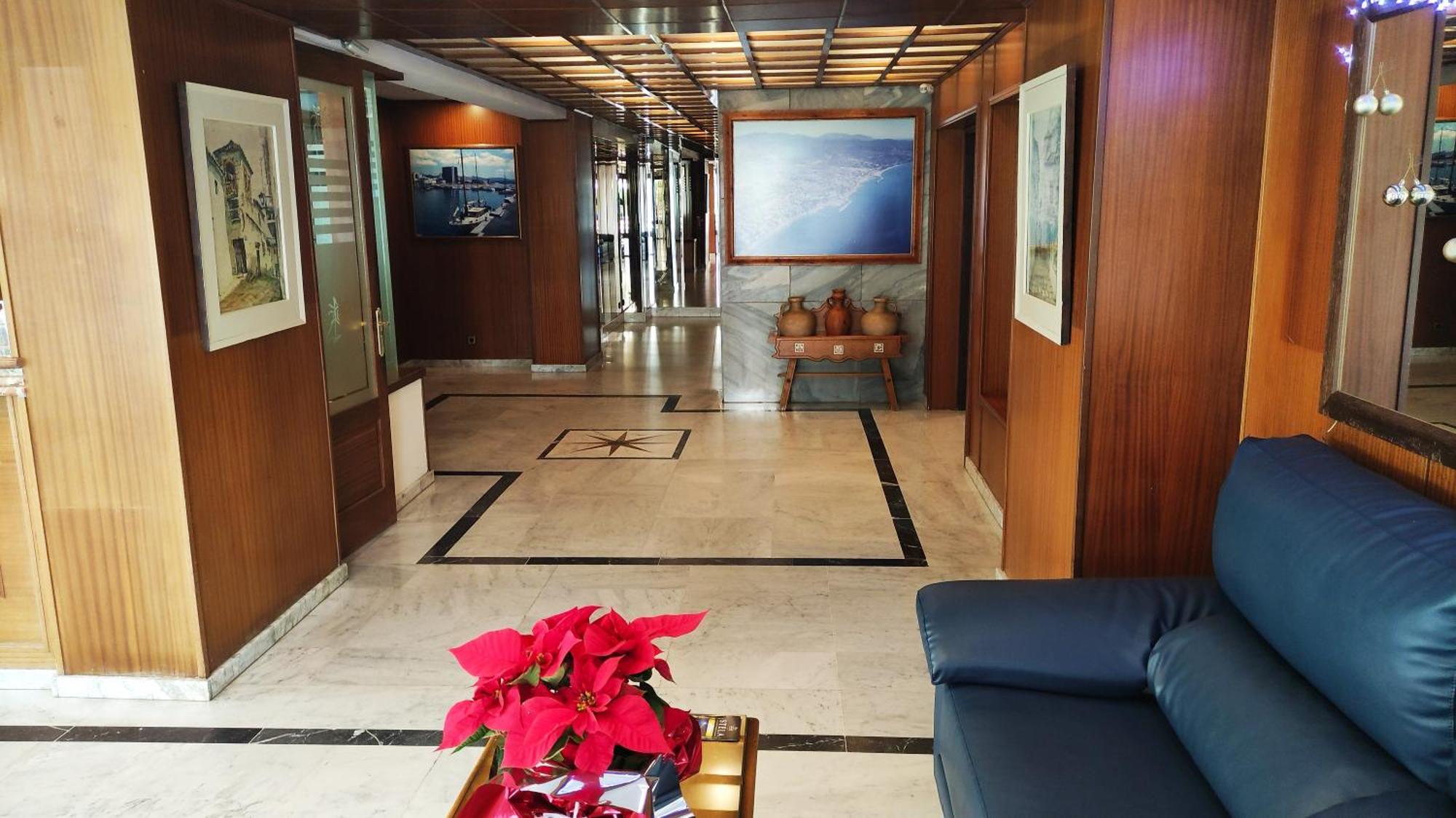 Apartment In First Line Apto 4-3 Marbella