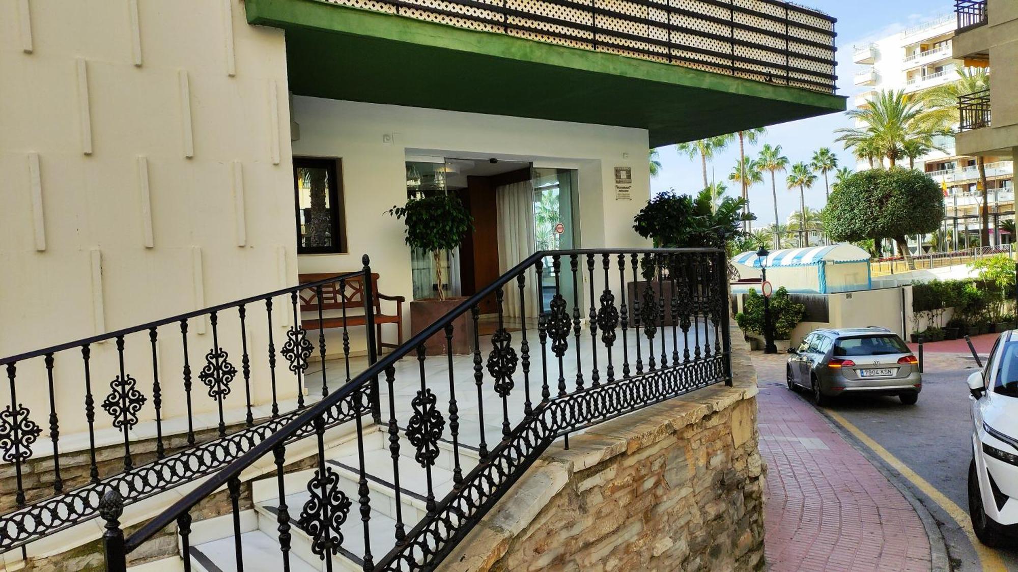 In First Line Apto 4-3 Apartment
